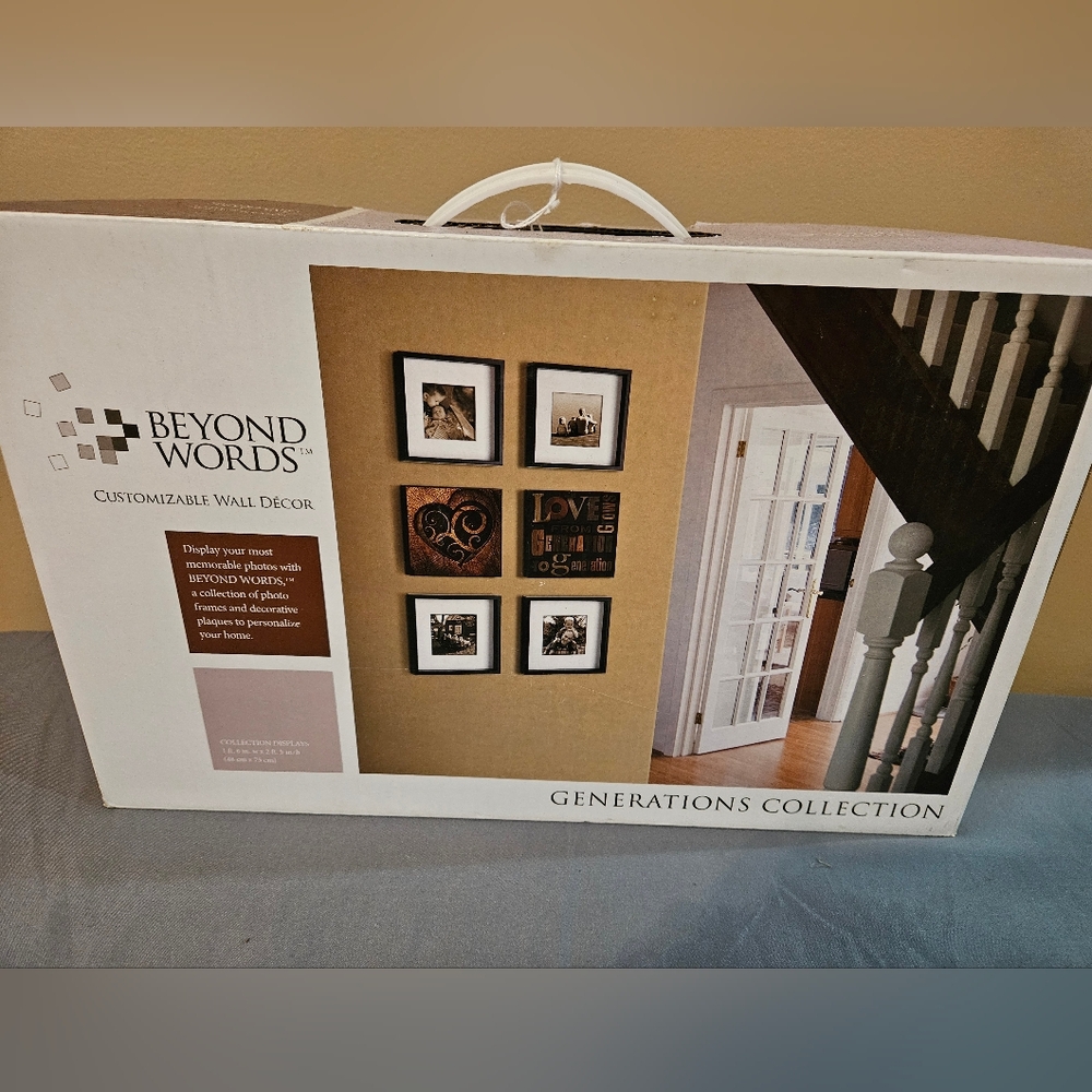 NWT 6 piece customizable wall decor
